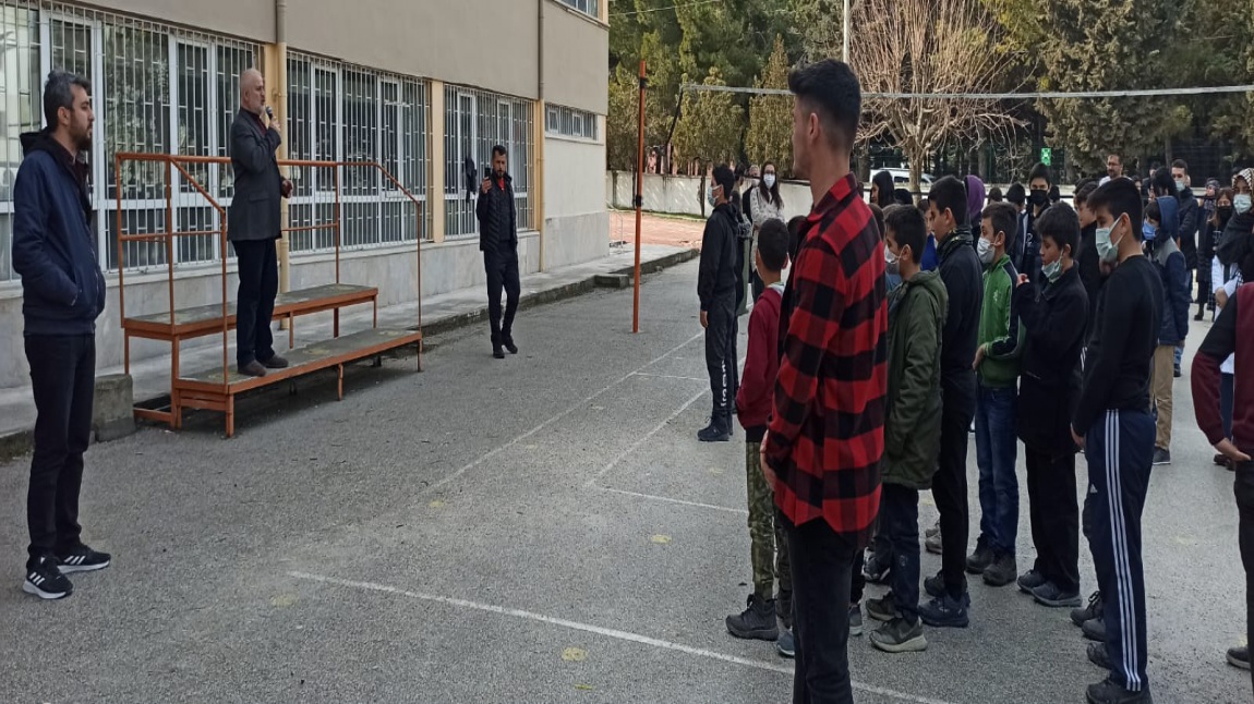 Anadolu İmam Hatip Lisesi Öğretmenimiz Şaban UĞUZ Öğrencilerimizle Konuşma Gerçekleştirdi
