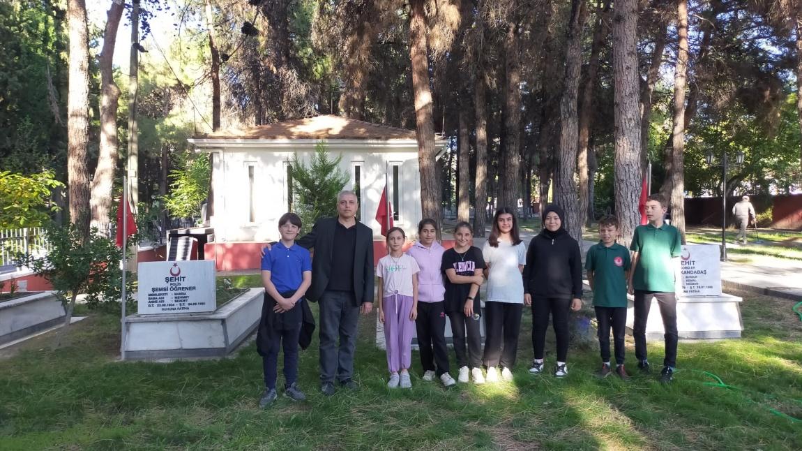 Okulumuz ÇEDES Ekibi Mezarlık Şehitliğini Ziyaret Etti